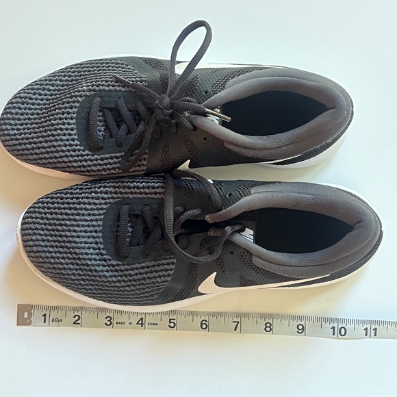 Nike Downshifter Black and White Size 8.5 - Picture 2 of 6